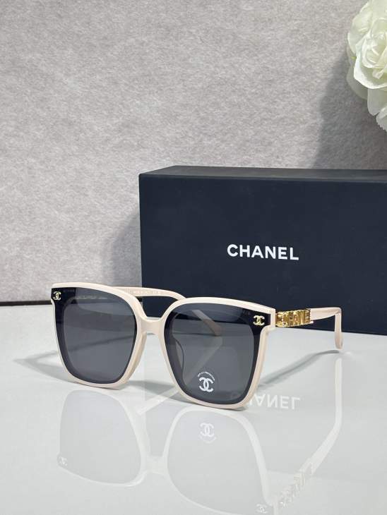 Picture of Chanel Sunglasses _SKUfw79760982fw